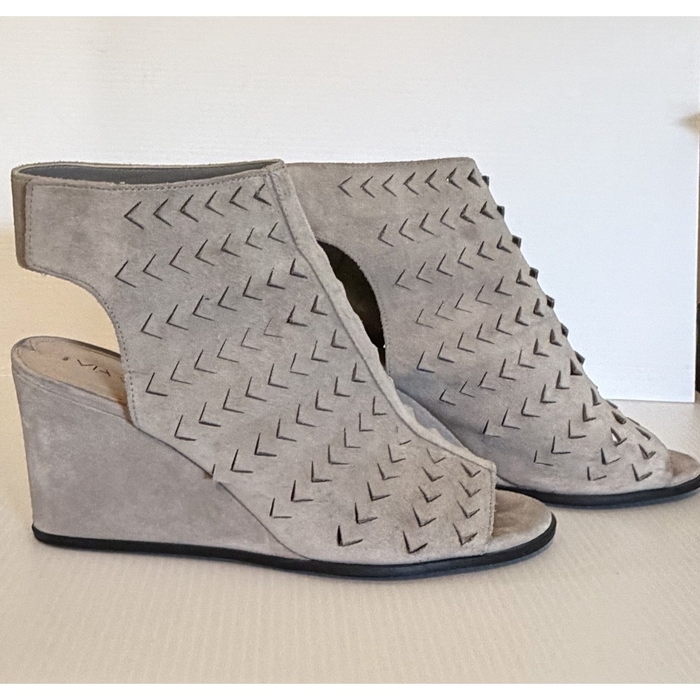 Via Spiga Leatrice Perforated Suede Wedge Sandals Women's Size 9M Gray Shoes EUC